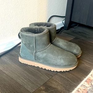 Ugg Mini Classic Boot sz 10/Green
